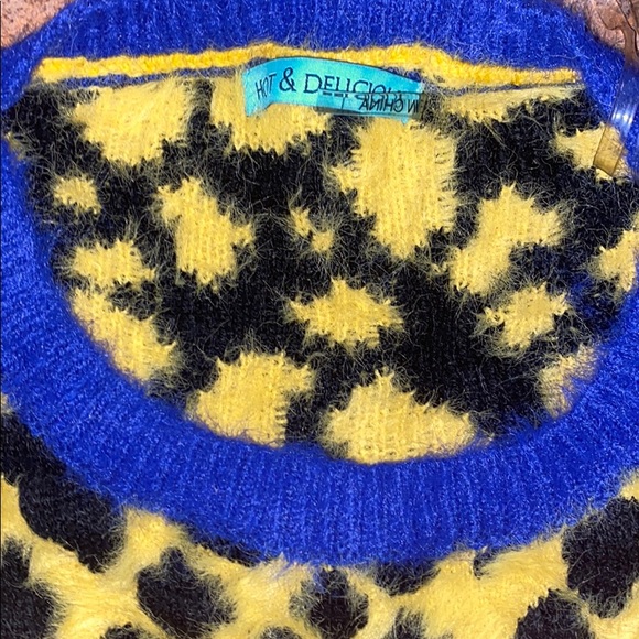 Sweater top size small - Picture 5 of 5